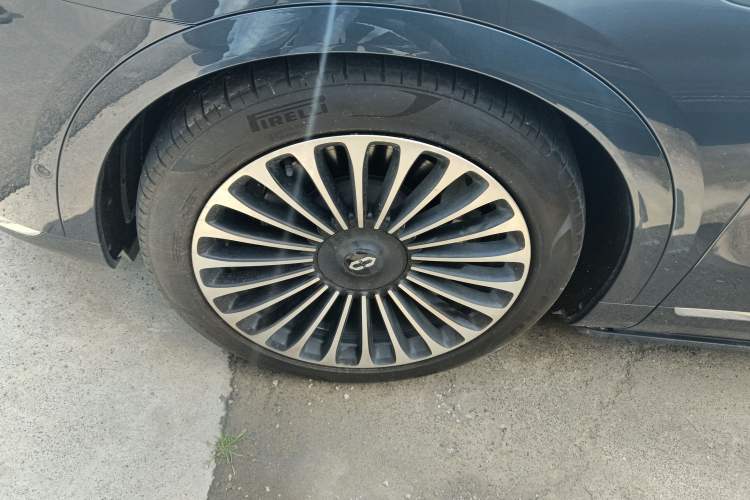 Used Hima AITO M9 2024 Range-Extended Ultra Version 52 kWh 5-Seater Model Left Front Wheel Hub