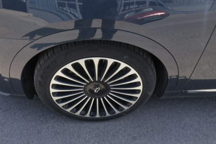 Used Hima AITO M9 2024 Range-Extended Ultra Version 52 kWh 5-Seater Model Left Front Wheel Hub