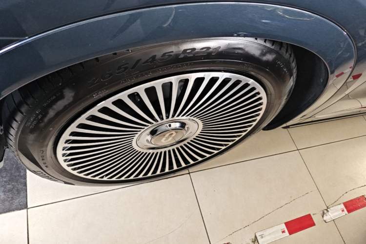 Used Hima AITO M9 2024 Range-Extended Ultra Version 42 kWh 6-Seater Model Left Front Wheel Hub