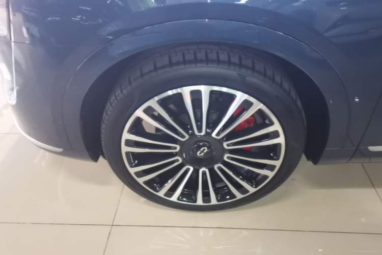 Used Hima AITO M9 2024 All-Electric Ultra Version 100 kWh 6-Seater Model Left Front Wheel Hub