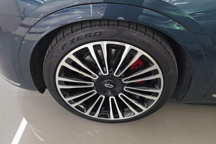 Used Hima AITO M9 2024 Range-Extended Ultra Version 42 kWh 6-Seater Model Left Front Wheel Hub
