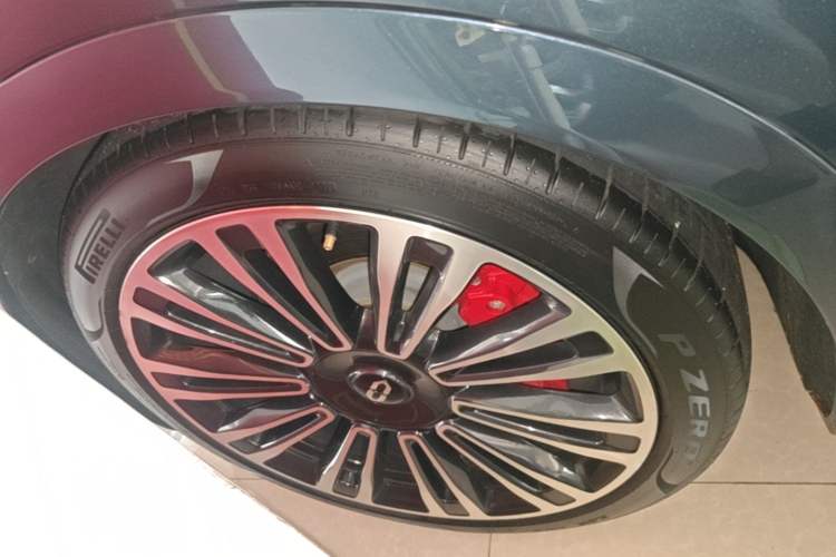 Used Hima AITO M9 2024 Range-Extended Ultra Version 42 kWh 6-Seater Model Left Front Wheel Hub