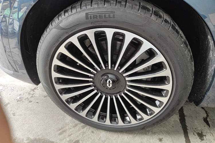 Used Hima AITO M9 2024 Range-Extended Ultra Version 42 kWh 6-Seater Model Left Front Wheel Hub