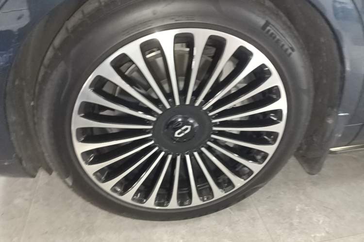 Used Hima AITO M9 2024 Range-Extended Max Edition 52 kWh 6-Seater Version Left Front Wheel Hub