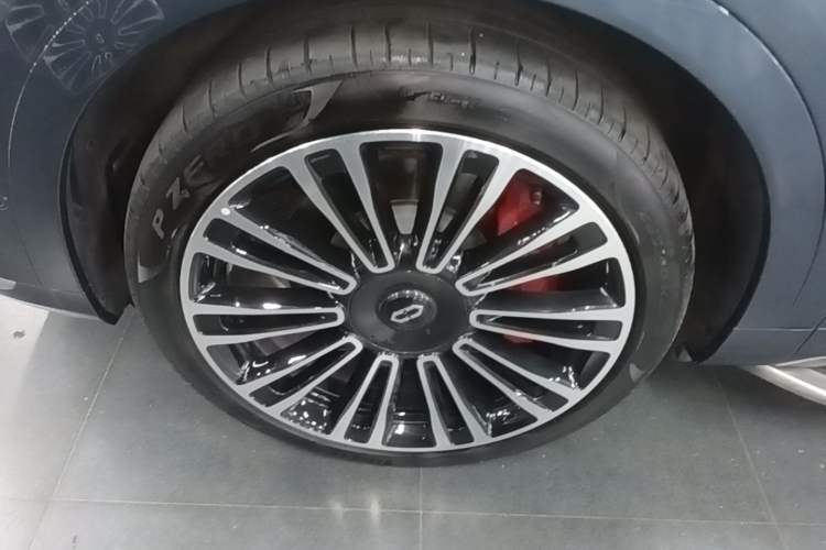 Used Hima AITO M9 2024 Range-Extended Ultra Version 42 kWh 6-Seater Model Left Front Wheel Hub