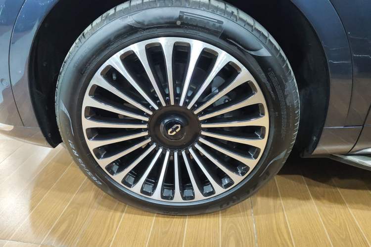 Used Hima AITO M9 2024 Range-Extended Ultra Version 42 kWh 6-Seater Model Left Front Wheel Hub