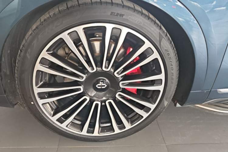 Used Hima AITO M9 2024 Range-Extended Ultra Version 42 kWh 6-Seater Model Left Front Wheel Hub