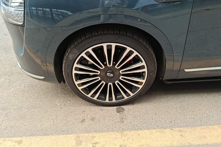 Used Hima AITO M9 2024 Range-Extended Ultra Version 42 kWh 6-Seater Model Left Front Wheel Hub