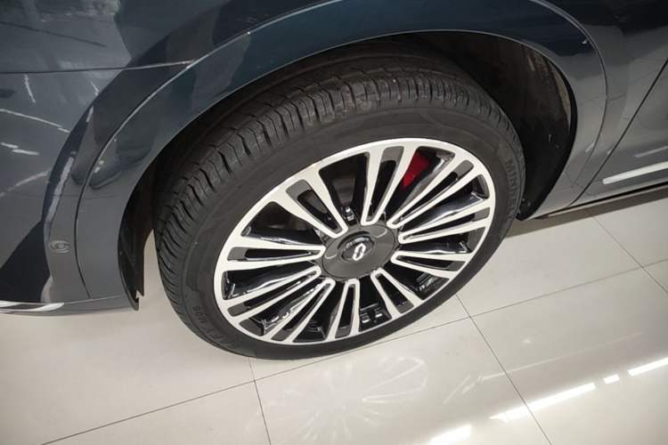 Used Hima AITO M9 2024 Range-Extended Ultra Version 42 kWh 6-Seater Model Left Front Wheel Hub