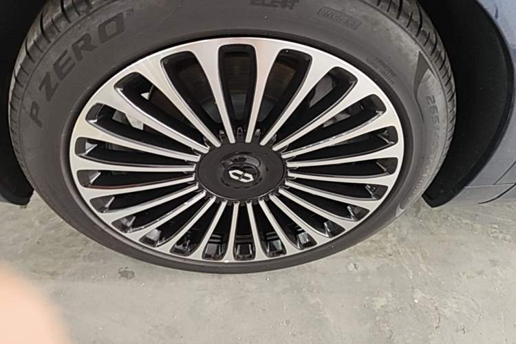 Used Hima AITO M9 2024 Range-Extended Ultra Version 42 kWh 6-Seater Model Left Front Wheel Hub