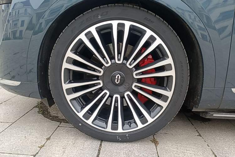 Used Hima AITO M9 2024 Range-Extended Ultra Version 42 kWh 6-Seater Model Left Front Wheel Hub