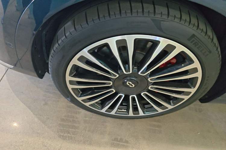 Used Hima AITO M9 2024 Range-Extended Ultra Version 42 kWh 6-Seater Model Left Front Wheel Hub