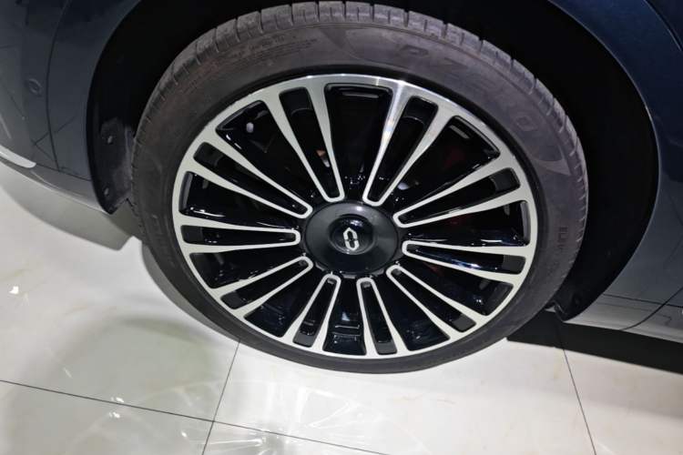 Used Hima AITO M9 2024 Range-Extended Ultra Version 52 kWh 6-Seater Model Left Front Wheel Hub
