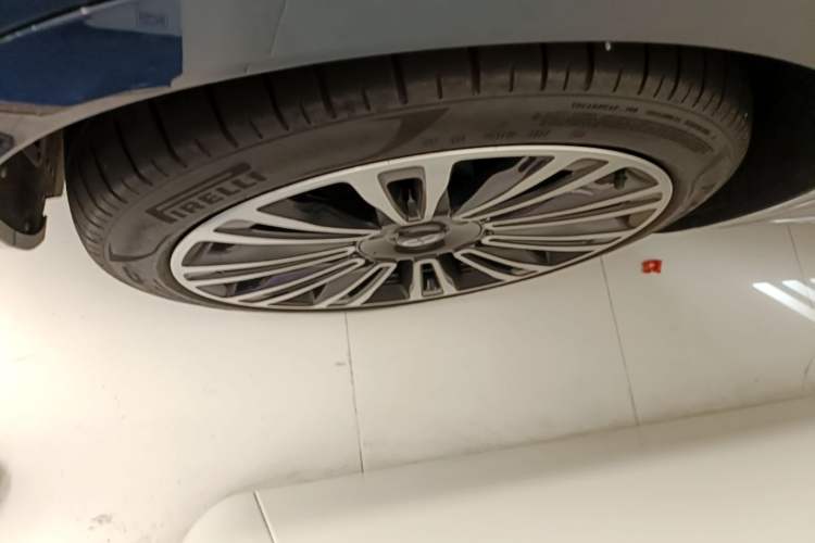 Used Hima AITO M9 2024 Range-Extended Ultra Version 42 kWh 6-Seater Model Left Front Wheel Hub