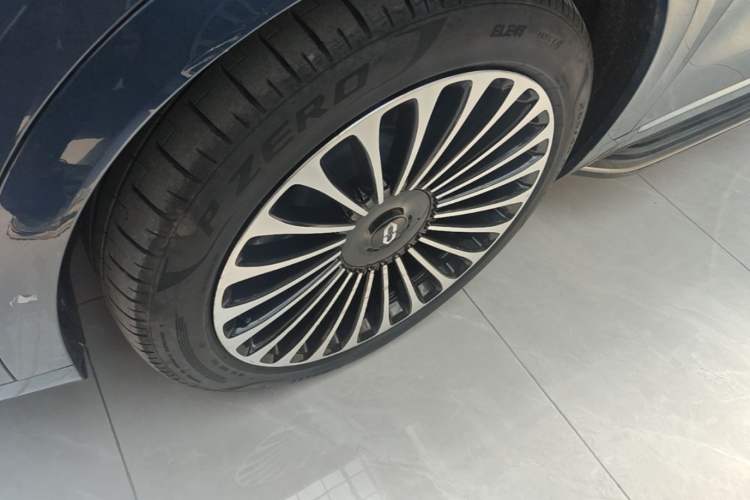Used Hima AITO M9 2024 Range-Extended Ultra Version 42 kWh 6-Seater Model Left Front Wheel Hub