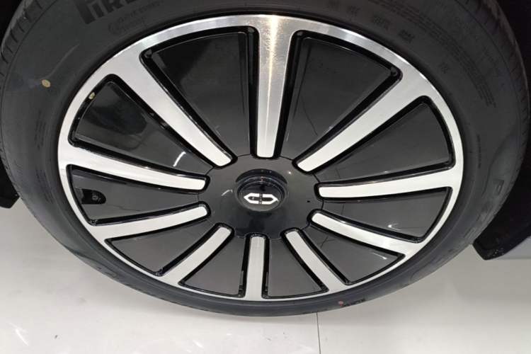 Used Hima AITO M9 2024 Range-Extended Ultra Version 42 kWh 6-Seater Model Left Front Wheel Hub