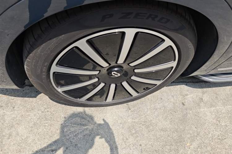 Used Hima AITO M9 2024 Range-Extended Ultra Version 42 kWh 6-Seater Model Left Front Wheel Hub
