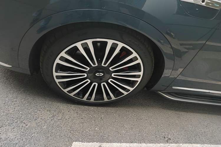 Used Hima AITO M9 2024 Range-Extended Ultra Version 52 kWh 6-Seater Model Left Front Wheel Hub