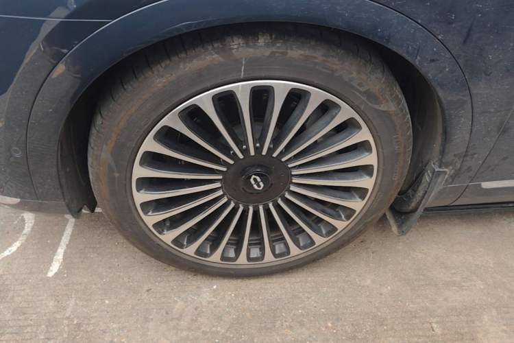 Used Hima AITO M9 2024 Range-Extended Ultra Version 52 kWh 5-Seater Model Left Front Wheel Hub