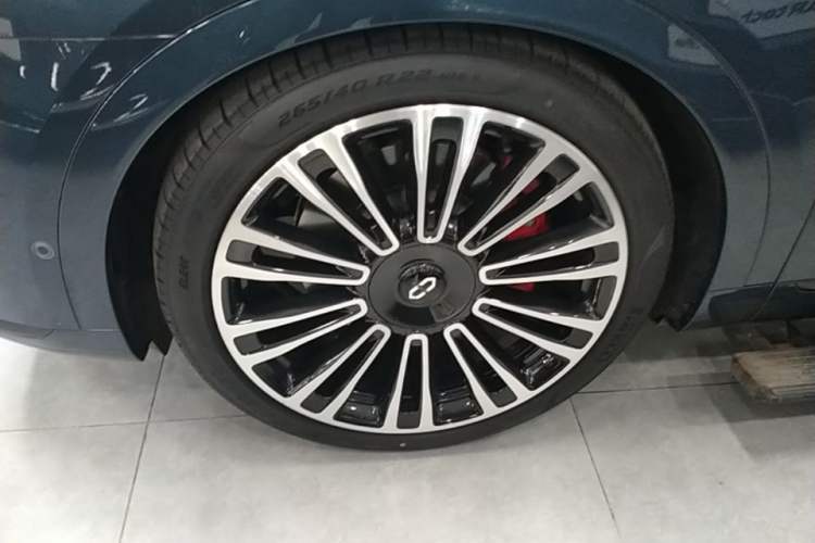 Used Hima AITO M9 2024 All-Electric Ultra Version 100 kWh 6-Seater Model Left Front Wheel Hub