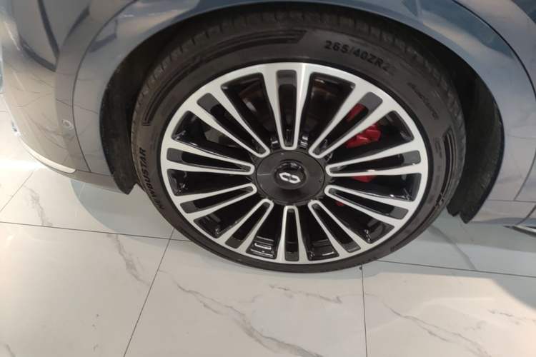 Used Hima AITO M9 2024 Range-Extended Ultra Version 42 kWh 6-Seater Model Left Front Wheel Hub