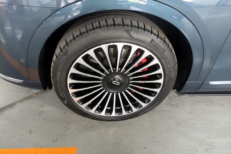 Used Hima AITO M9 2024 Range-Extended Ultra Version 42 kWh 6-Seater Model Left Front Wheel Hub