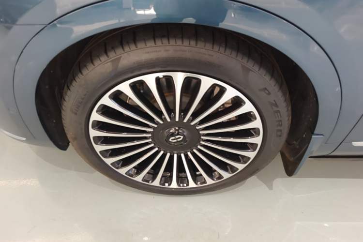 Used Hima AITO M9 2024 Range-Extended Ultra Version 42 kWh 6-Seater Model Left Front Wheel Hub
