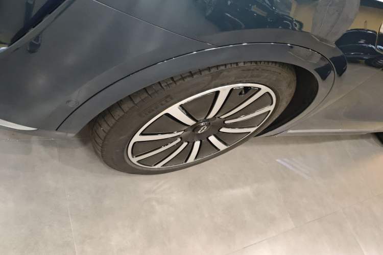 Used Hima AITO M9 2024 Range-Extended Ultra Version 42 kWh 6-Seater Model Left Front Wheel Hub