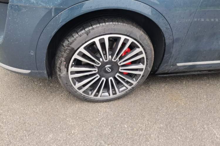 Used Hima AITO M9 2024 Range-Extended Ultra Version 42 kWh 6-Seater Model Left Front Wheel Hub