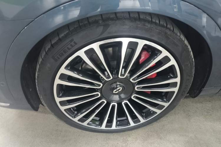 Used Hima AITO M9 2024 Range-Extended Ultra Version 42 kWh 6-Seater Model Left Front Wheel Hub