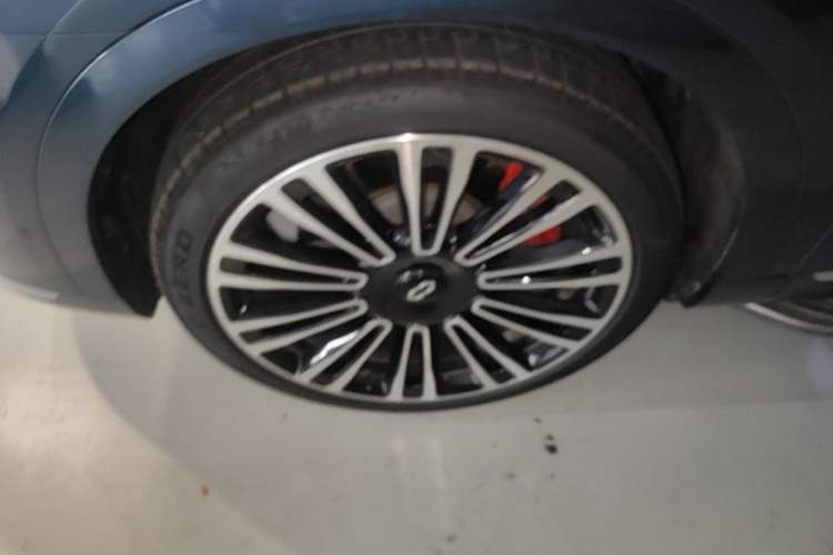 Used Hima AITO M9 2024 Range-Extended Ultra Version 52 kWh 6-Seater Model Left Front Wheel Hub
