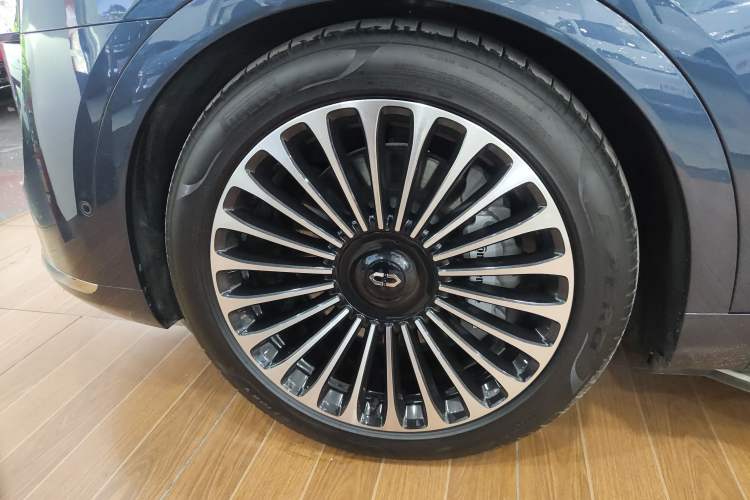 Used Hima AITO M9 2024 Range-Extended Ultra Version 42 kWh 6-Seater Model Left Front Wheel Hub
