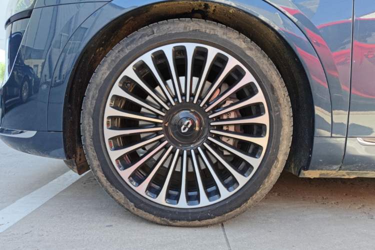 Used Hima AITO M9 2024 Range-Extended Ultra Version 42 kWh 6-Seater Model Left Front Wheel Hub