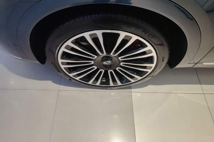 Used Hima AITO M9 2024 Range-Extended Ultra Version 42 kWh 6-Seater Model Left Front Wheel Hub