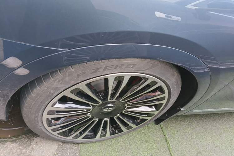 Used Hima AITO M9 2024 Range-Extended Ultra Version 42 kWh 6-Seater Model Left Front Wheel Hub