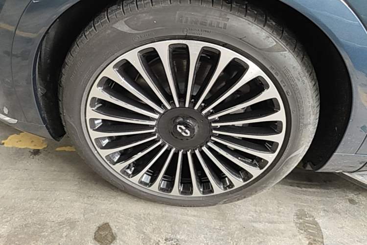 Used Hima AITO M9 2024 Range-Extended Ultra Version 42 kWh 6-Seater Model Left Front Wheel Hub