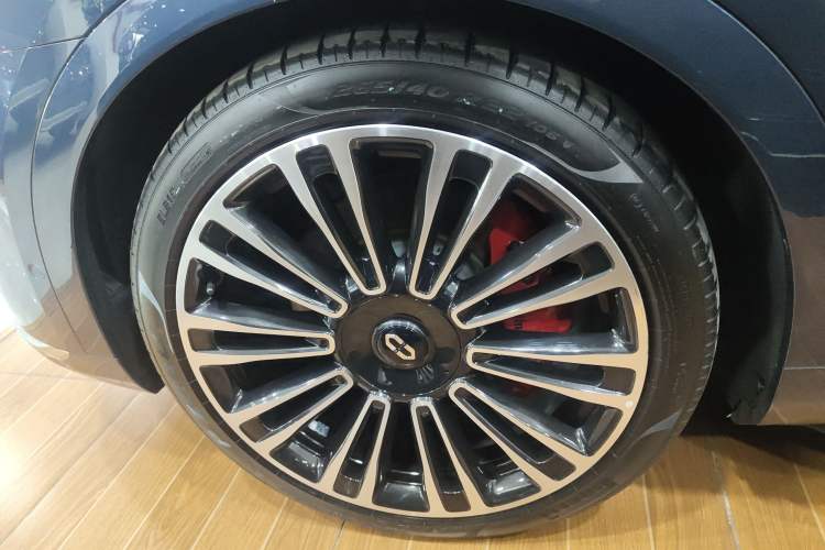 Used Hima AITO M9 2024 Range-Extended Ultra Version 42 kWh 6-Seater Model Left Front Wheel Hub
