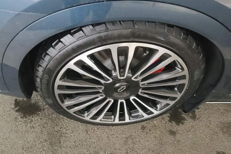 Used Hima AITO M9 2024 Range-Extended Ultra Version 42 kWh 6-Seater Model Left Front Wheel Hub