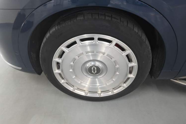 Used Hima AITO M9 2024 Range-Extended Ultra Version 42 kWh 6-Seater Model Left Front Wheel Hub