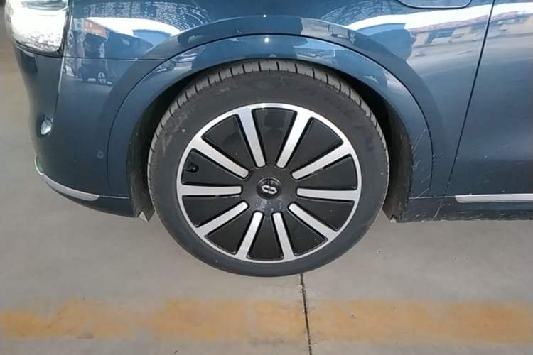 Used Hima AITO M9 2024 Range-Extended Ultra Version 42 kWh 6-Seater Model Left Front Wheel Hub