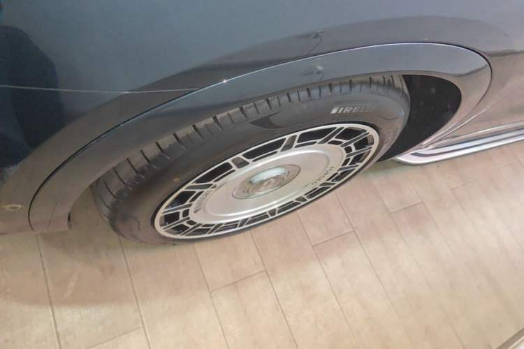 Used Hima AITO M9 2024 All-Electric Ultra Version 100 kWh 6-Seater Model Left Front Wheel Hub