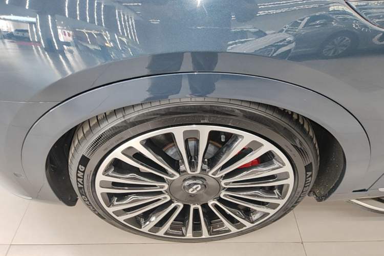Used Hima AITO M9 2024 Range-Extended Ultra Version 42 kWh 6-Seater Model Left Front Wheel Hub