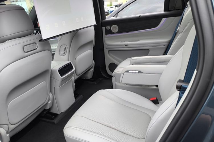 Used Hima AITO M9 2024 Range-Extended Ultra Version 42 kWh 6-Seater Model Left Rear Seat