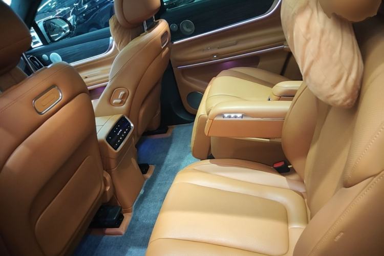 Used Hima AITO M9 2024 Range-Extended Ultra Version 42 kWh 6-Seater Model Left Rear Seat