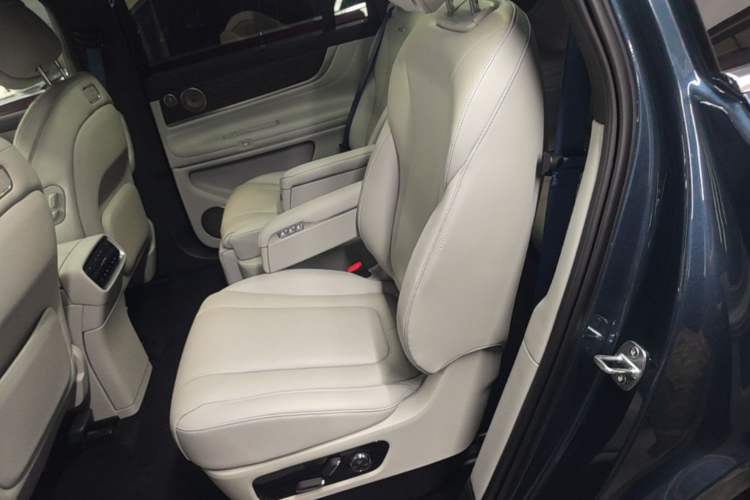 Used Hima AITO M9 2024 Range-Extended Ultra Version 42 kWh 6-Seater Model Left Rear Seat