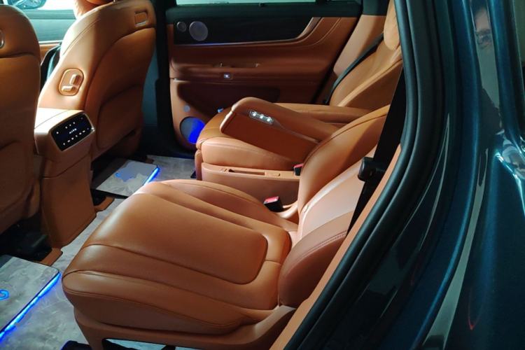 Used Hima AITO M9 2024 Range-Extended Ultra Version 42 kWh 6-Seater Model Left Rear Seat