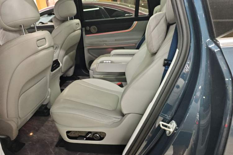 Used Hima AITO M9 2024 Range-Extended Ultra Version 42 kWh 6-Seater Model Left Rear Seat