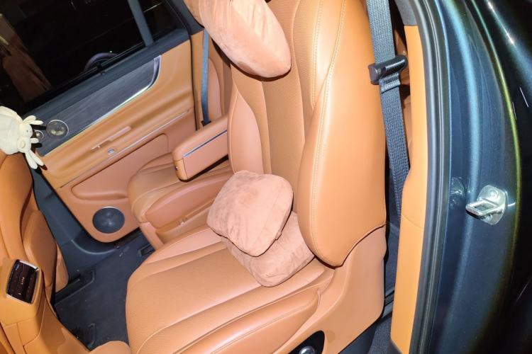 Used Hima AITO M9 2024 Range-Extended Ultra Version 42 kWh 6-Seater Model Left Rear Seat