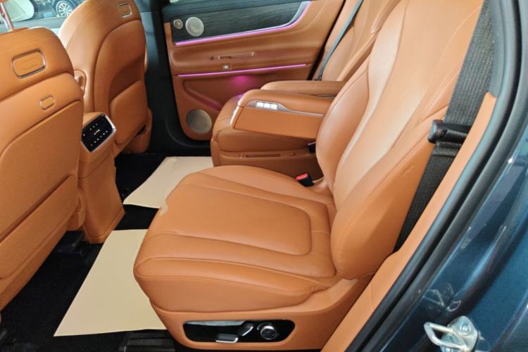 Used Hima AITO M9 2024 Range-Extended Ultra Version 52 kWh 6-Seater Model Left Rear Seat