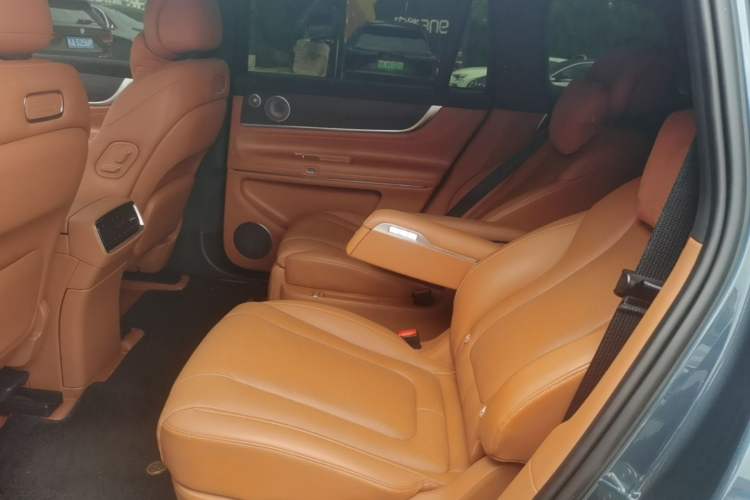 Used Hima AITO M9 2024 Range-Extended Ultra Version 42 kWh 6-Seater Model Left Rear Seat